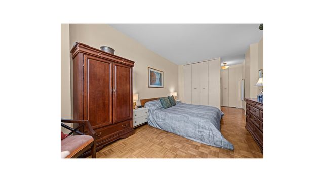 555 Kappock St Apt 2T, New York City, NY 10463