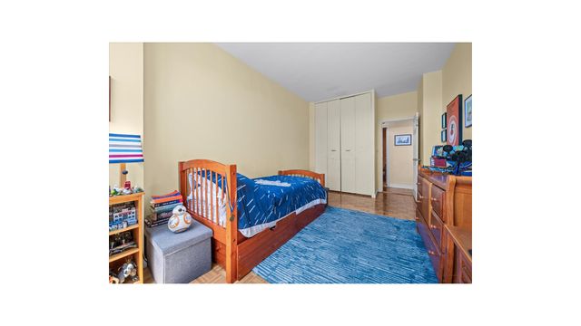 555 Kappock St Apt 2T, New York City, NY 10463