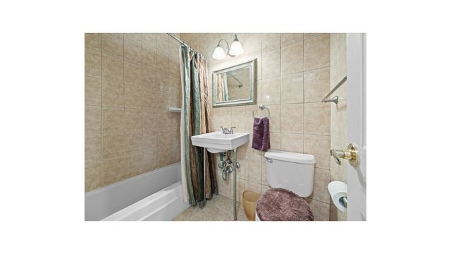 555 Kappock St Apt 2T, New York City, NY 10463