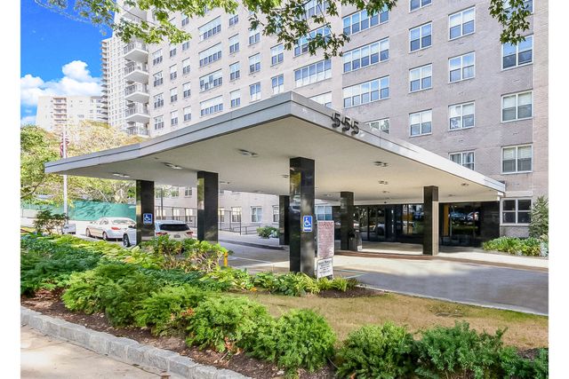 555 Kappock St Apt 2T, New York City, NY 10463