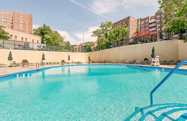 555 Kappock St Apt 2T, New York City, NY 10463