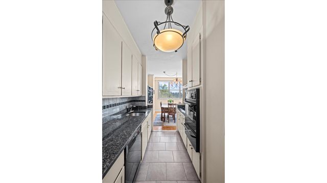 555 Kappock St Apt 2T, New York City, NY 10463