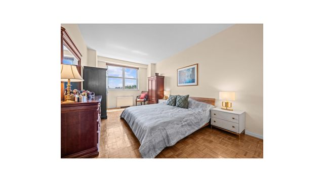 555 Kappock St Apt 2T, New York City, NY 10463