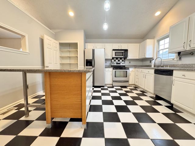 628 Smugglers Notch Drive, Lexington, KY 40509