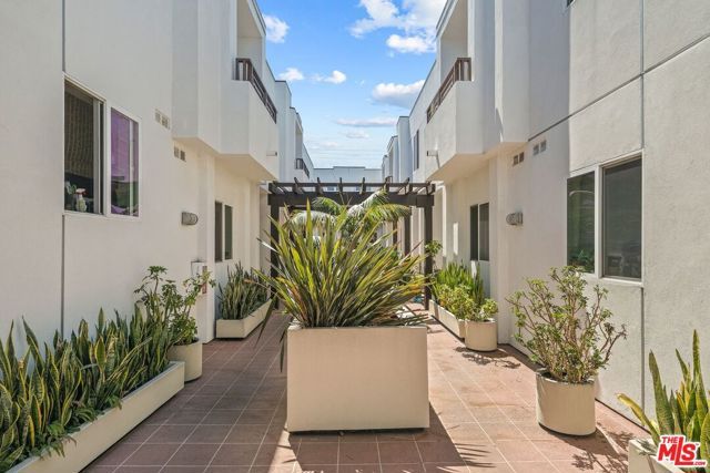 2512 28th Street 104, Santa Monica, CA 90405