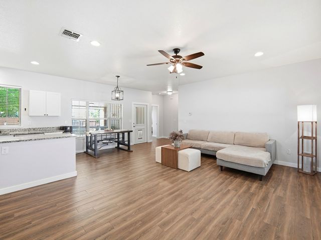 1922 Weston Loop, Kerrville, TX 78028