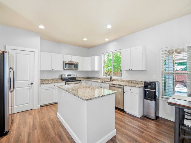 1922 Weston Loop, Kerrville, TX 78028