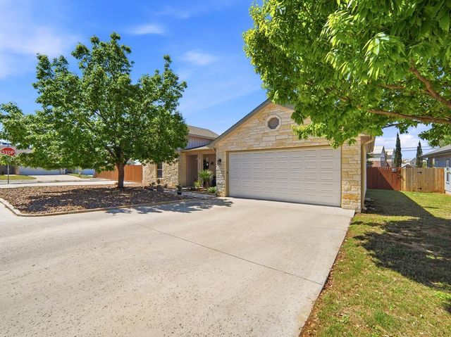1922 Weston Loop, Kerrville, TX 78028