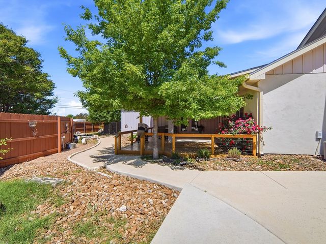 1922 Weston Loop, Kerrville, TX 78028