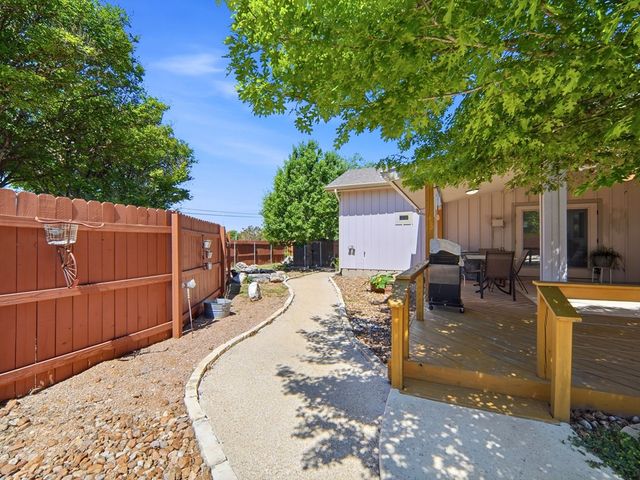 1922 Weston Loop, Kerrville, TX 78028