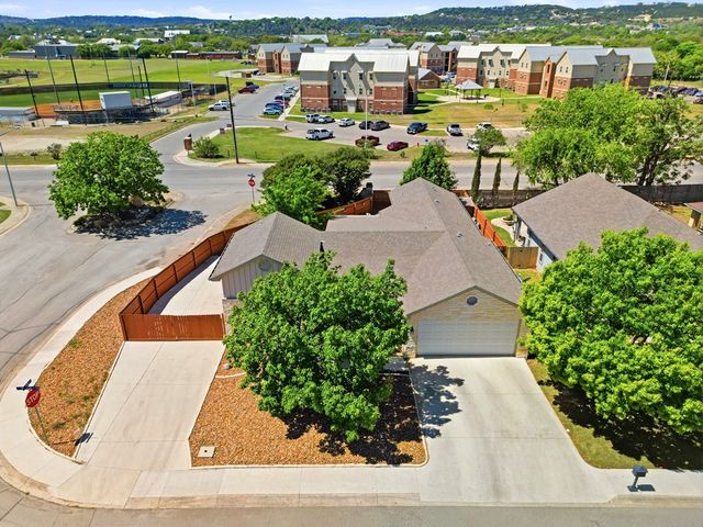 1922 Weston Loop, Kerrville, TX 78028