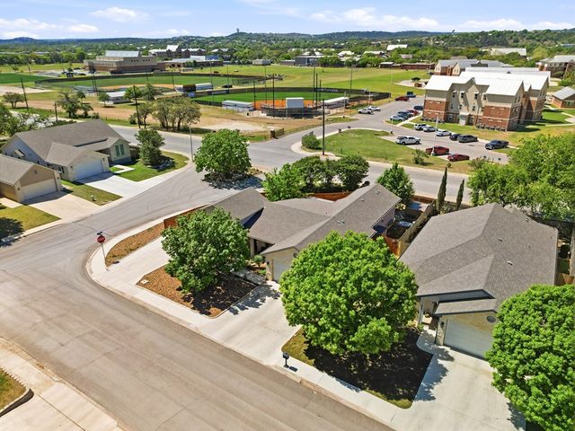 1922 Weston Loop, Kerrville, TX 78028