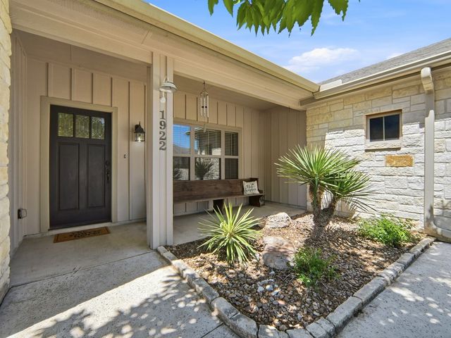 1922 Weston Loop, Kerrville, TX 78028