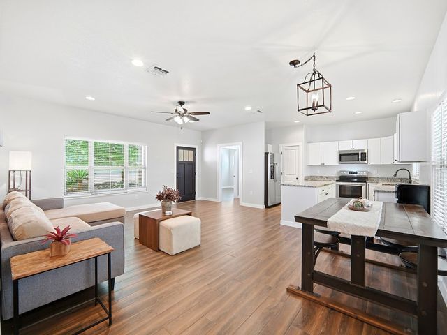 1922 Weston Loop, Kerrville, TX 78028