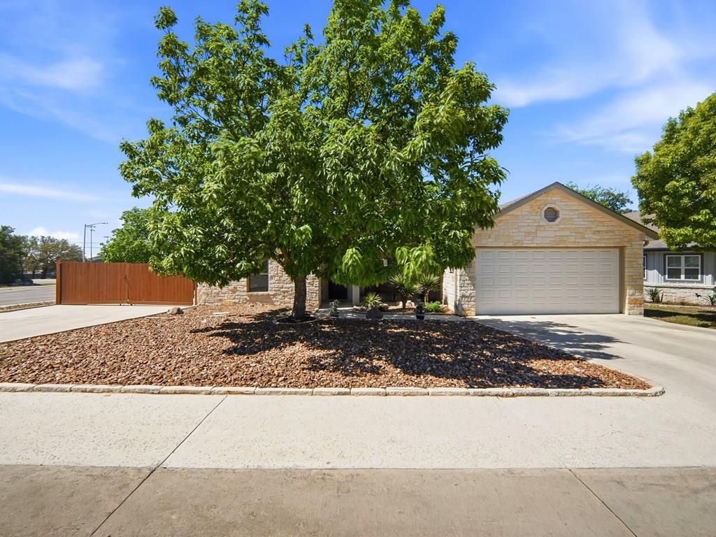 1922 Weston Loop, Kerrville, TX 78028