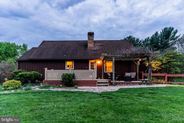 100 BURNT HOUSE RD, Carlisle, PA 17015