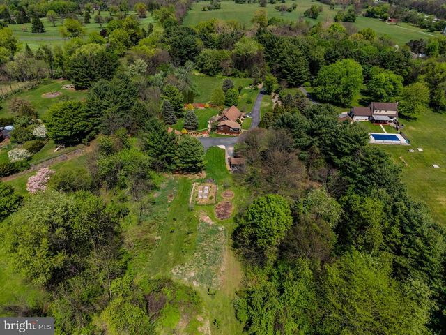 100 BURNT HOUSE RD, Carlisle, PA 17015