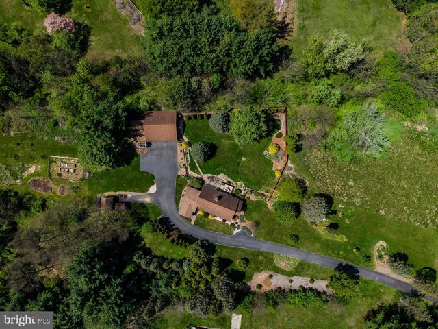 100 BURNT HOUSE RD, Carlisle, PA 17015