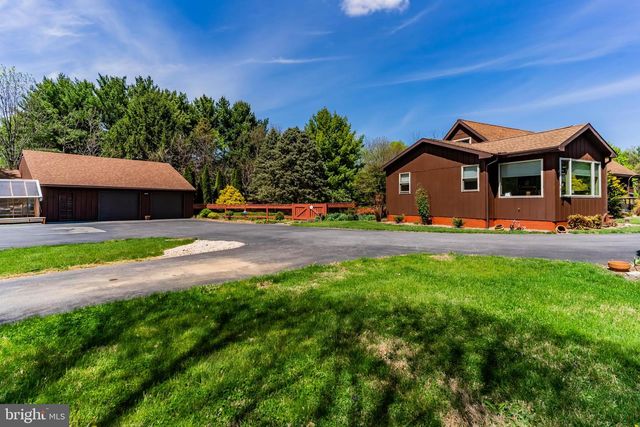100 BURNT HOUSE RD, Carlisle, PA 17015