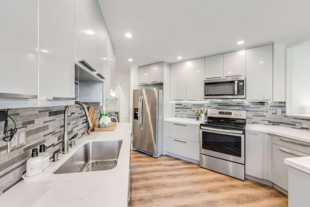 540 Shorebird Circle 21106, Redwood City, CA 94065