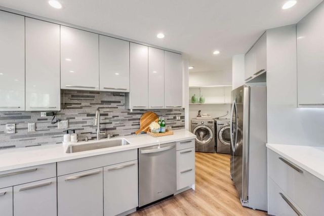 540 Shorebird Circle 21106, Redwood City, CA 94065