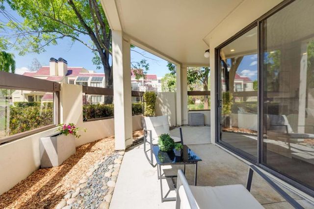 540 Shorebird Circle 21106, Redwood City, CA 94065