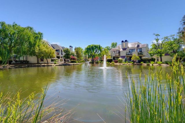 540 Shorebird Circle 21106, Redwood City, CA 94065