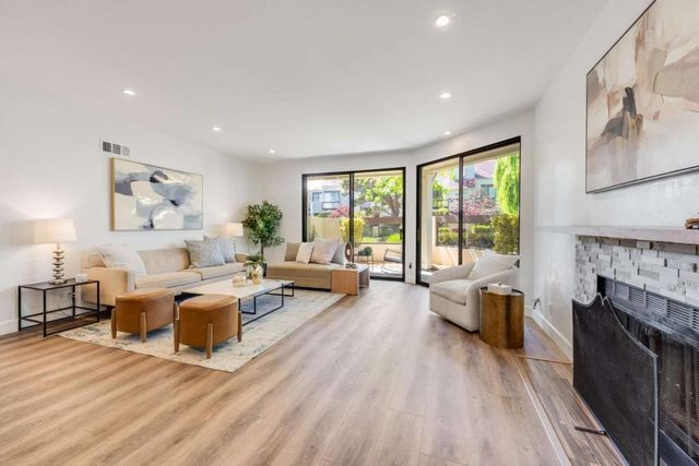 540 Shorebird Circle 21106, Redwood City, CA 94065