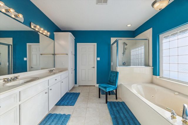 422 Windward Way, Tiki Island, TX 77554