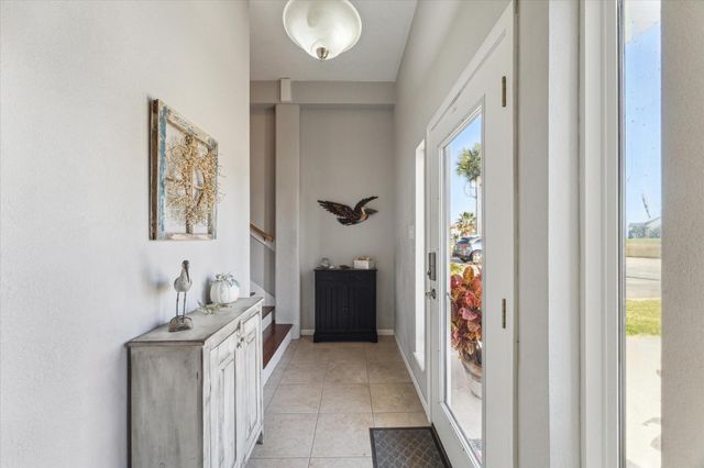 422 Windward Way, Tiki Island, TX 77554