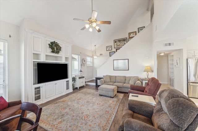 422 Windward Way, Tiki Island, TX 77554