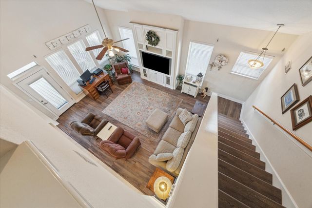 422 Windward Way, Tiki Island, TX 77554