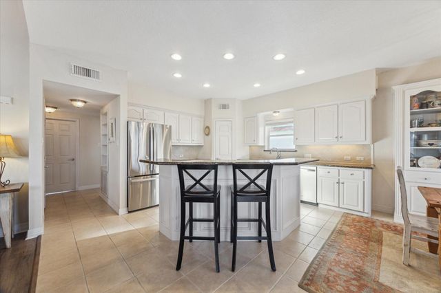 422 Windward Way, Tiki Island, TX 77554