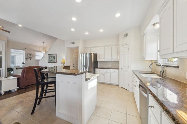 422 Windward Way, Tiki Island, TX 77554