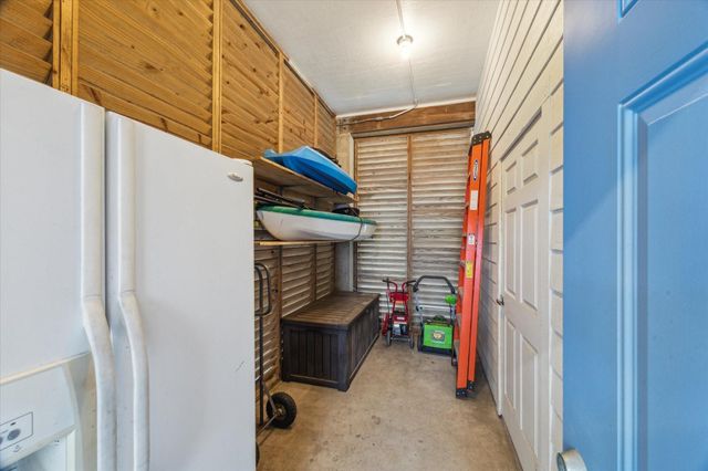 422 Windward Way, Tiki Island, TX 77554