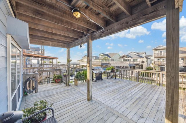 422 Windward Way, Tiki Island, TX 77554