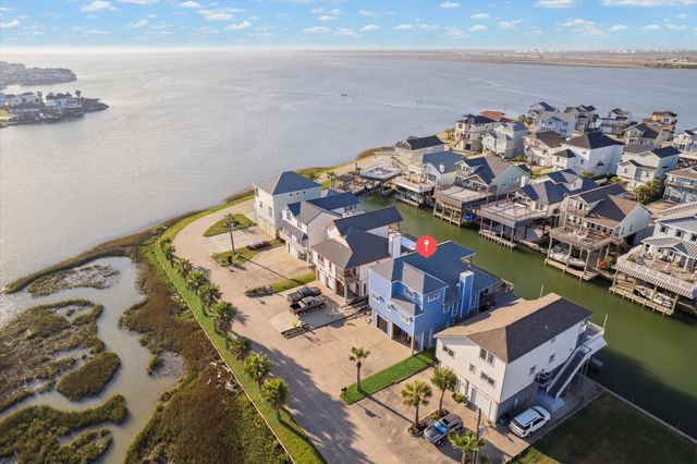 422 Windward Way, Tiki Island, TX 77554