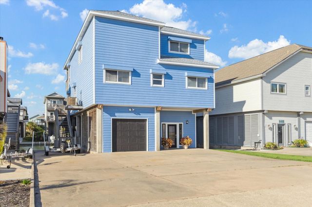 422 Windward Way, Tiki Island, TX 77554