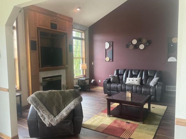 8791 S Clover CIRCLE, Oak Creek, WI 53154
