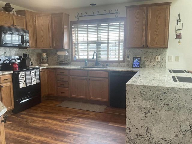 8791 S Clover CIRCLE, Oak Creek, WI 53154