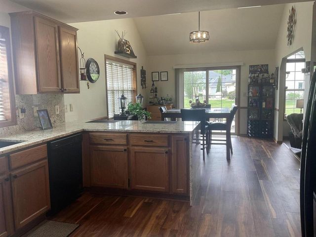 8791 S Clover CIRCLE, Oak Creek, WI 53154