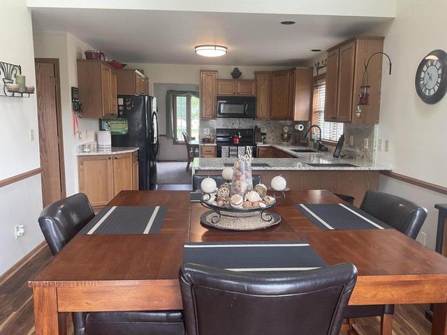 8791 S Clover CIRCLE, Oak Creek, WI 53154