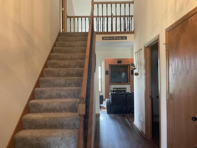 8791 S Clover CIRCLE, Oak Creek, WI 53154