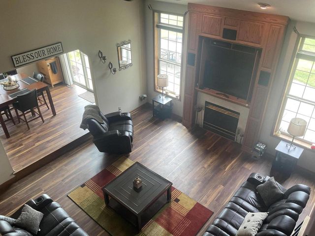 8791 S Clover CIRCLE, Oak Creek, WI 53154