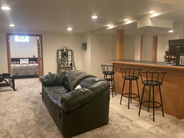 8791 S Clover CIRCLE, Oak Creek, WI 53154