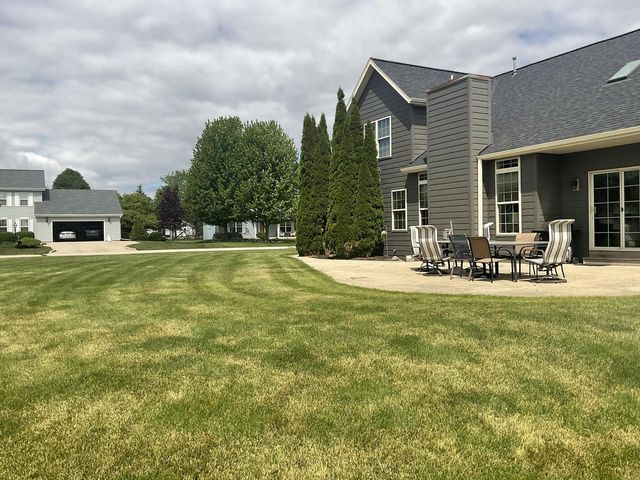 8791 S Clover CIRCLE, Oak Creek, WI 53154