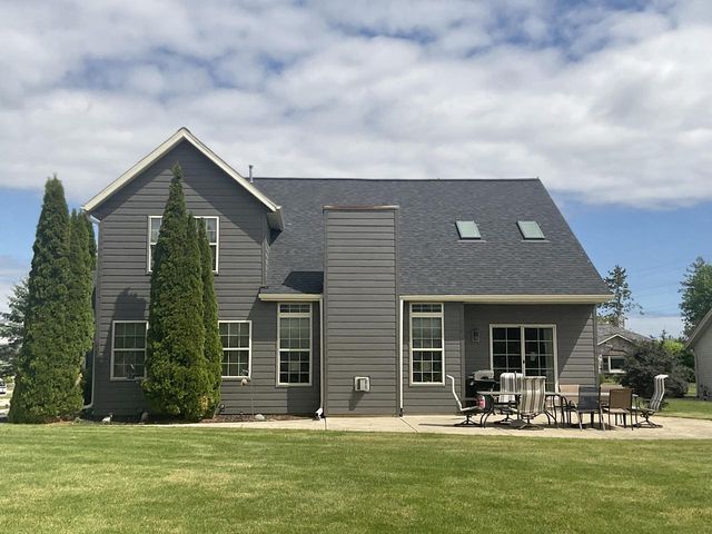 8791 S Clover CIRCLE, Oak Creek, WI 53154