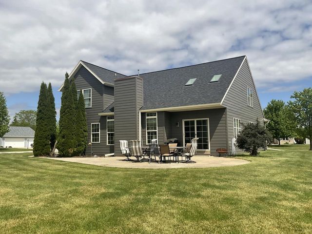 8791 S Clover CIRCLE, Oak Creek, WI 53154