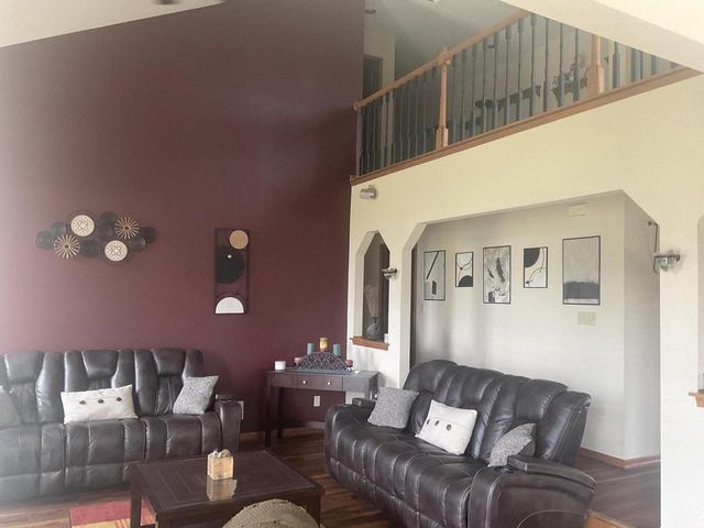 8791 S Clover CIRCLE, Oak Creek, WI 53154