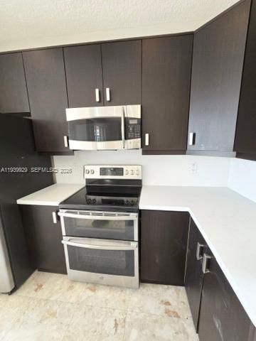 2670 Palmer Pl, Weston, FL 33332